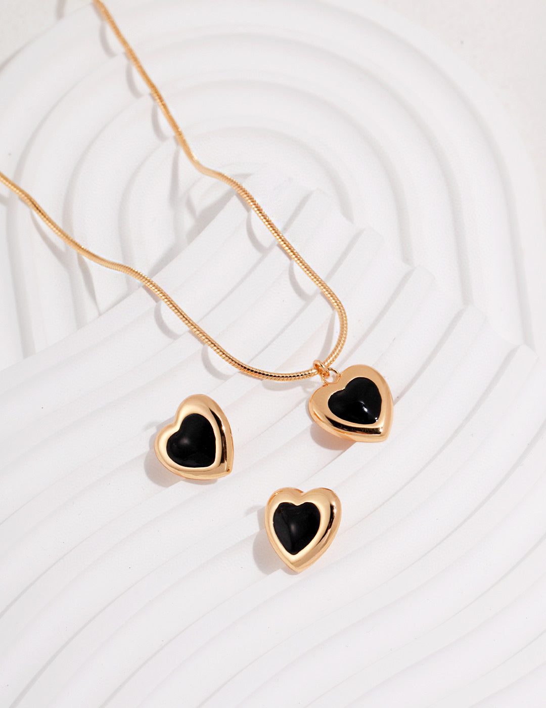 BLACK DRIPPING GLAZE HEART NECKLACE