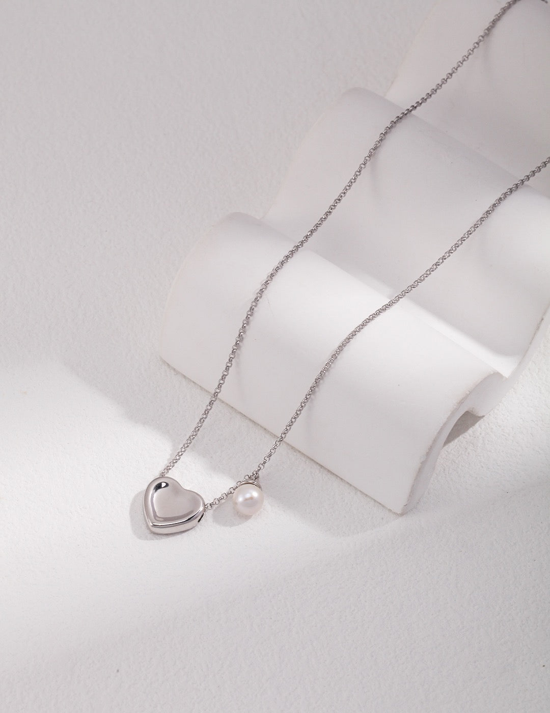 LOVE | ONE HEART PEARL NECKLACE