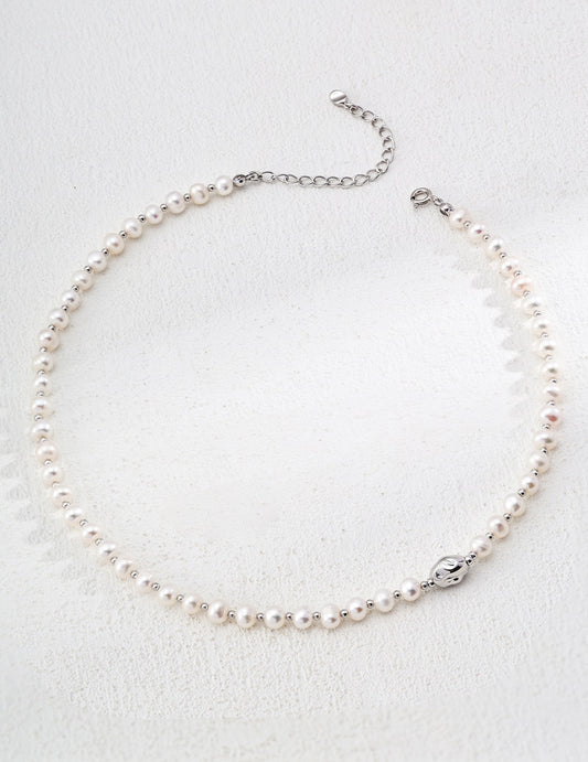 MOONLIGHT KISS | PEARL NECKLACE