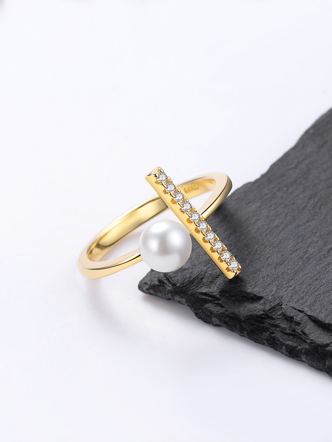 MOTHER OF PEARL ZIRCON RING