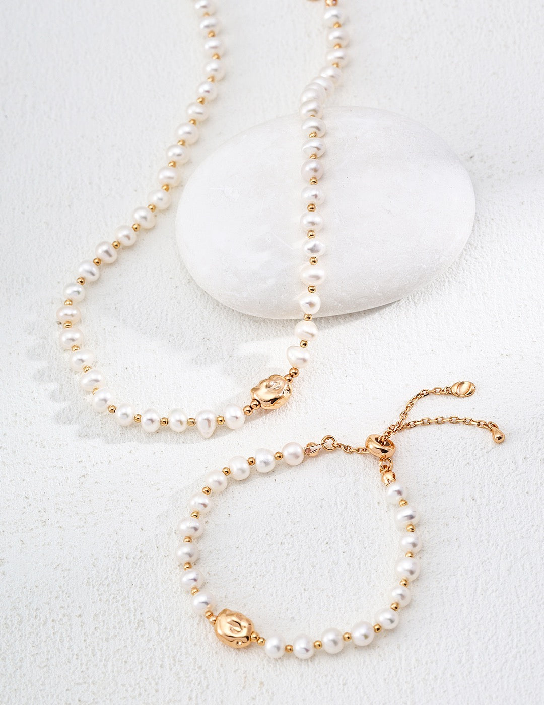 MOONLIGHT KISS | PEARL NECKLACE