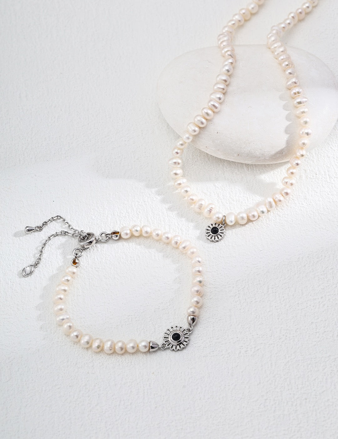 NATURAL PEARL & AGATE BRACELET