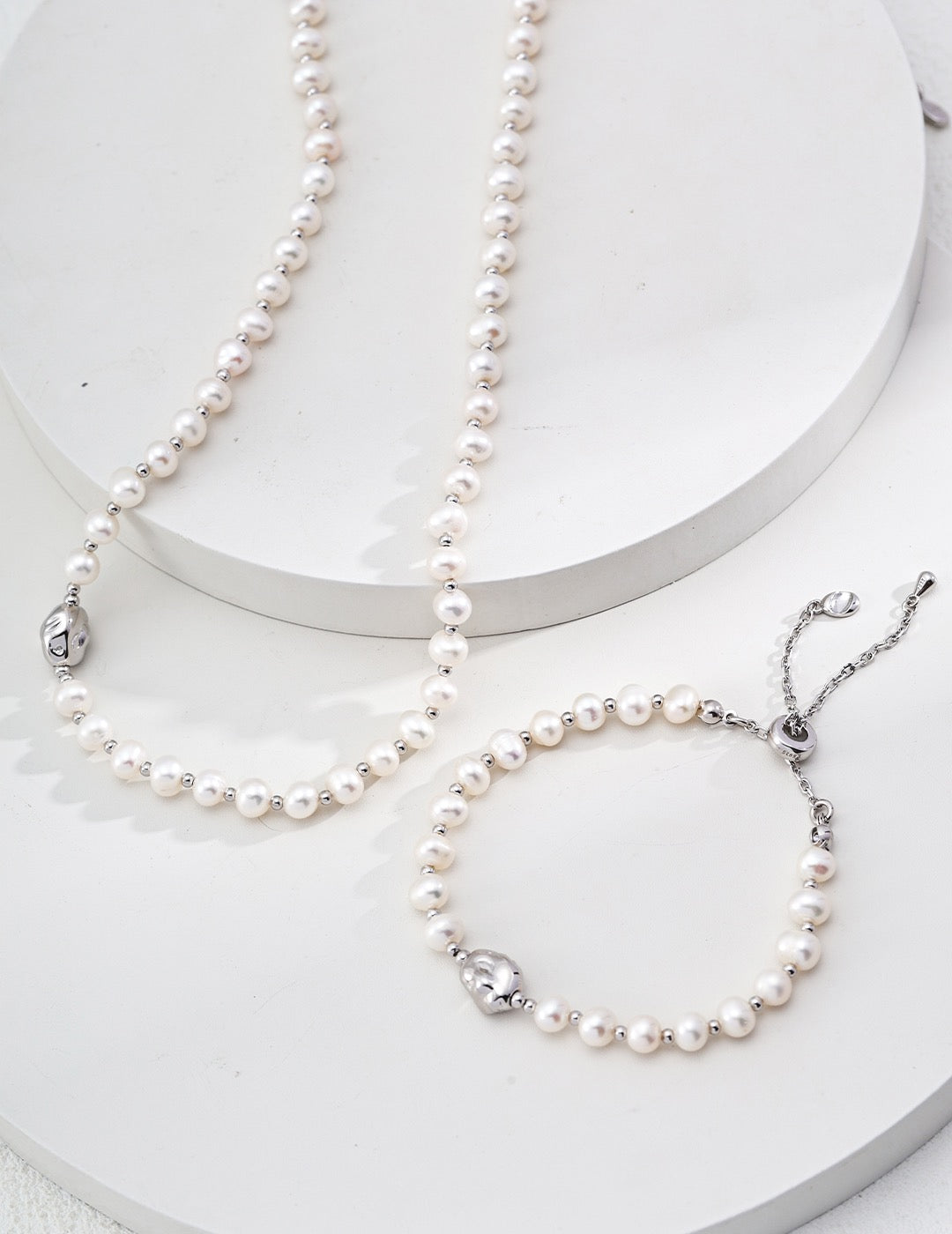 MOONLIGHT KISS | PEARL NECKLACE