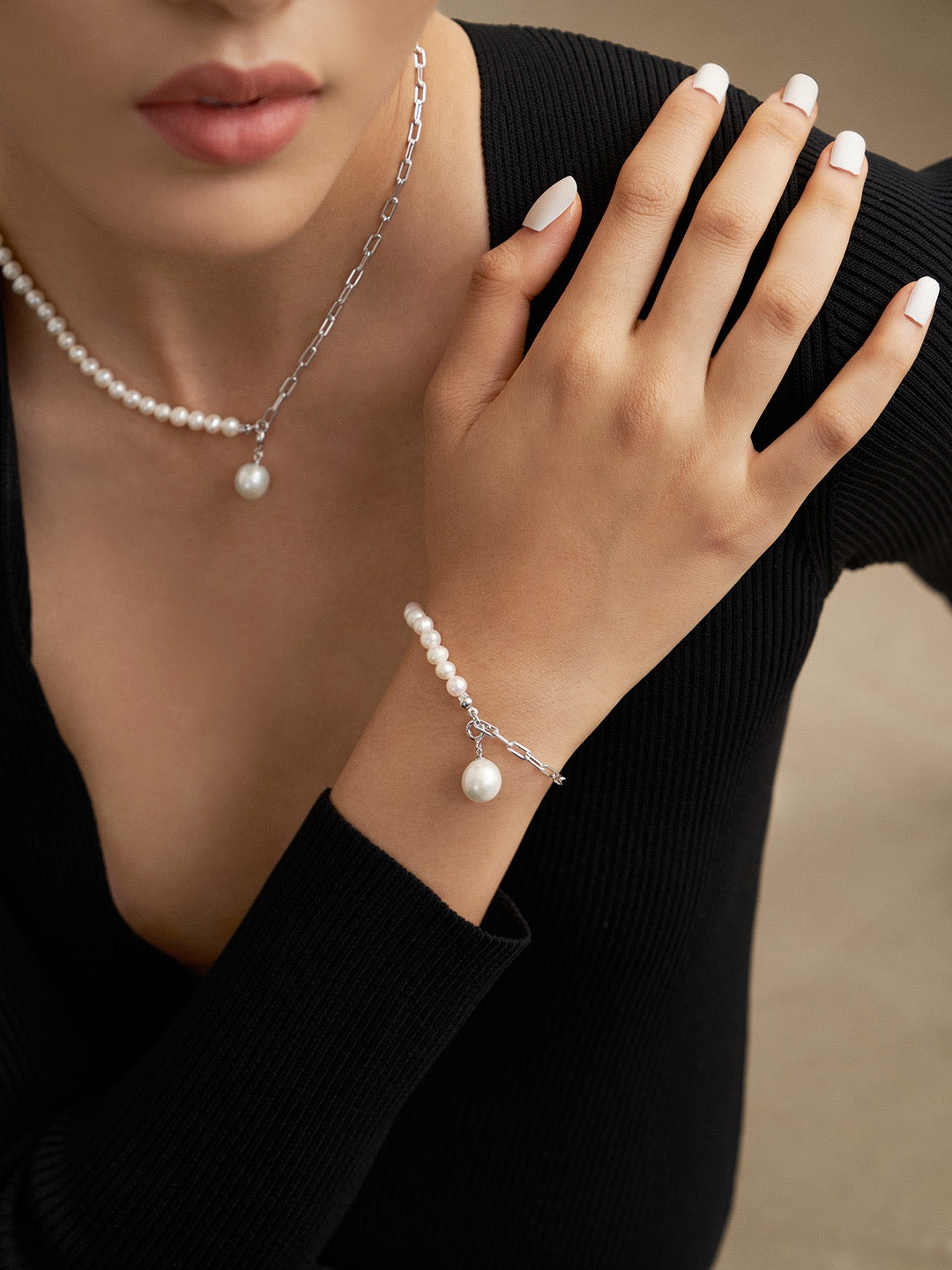 FRENCH STYLE PEARL BRACELET