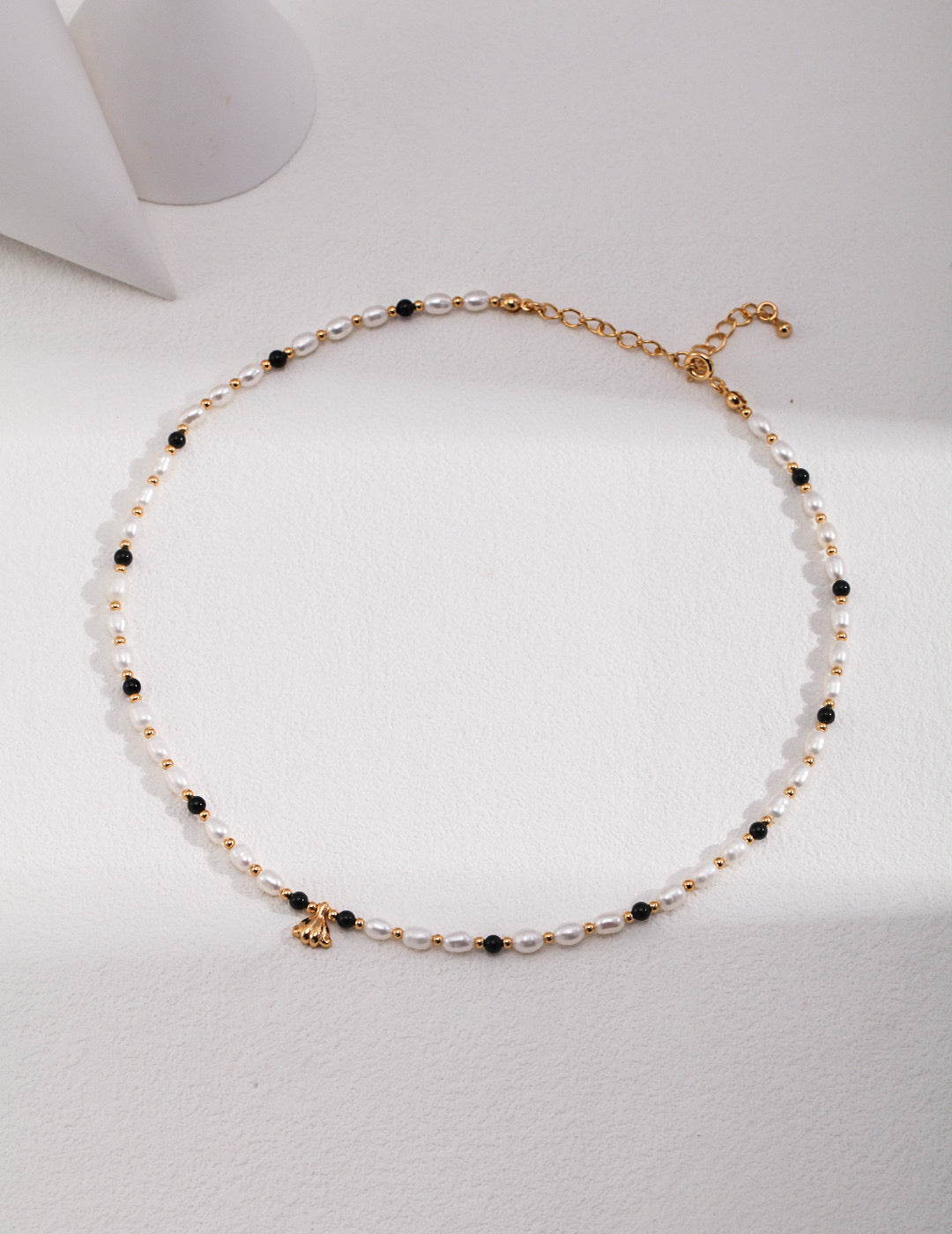 CLASSICAL SHELL PENDANT PEARL NECKLACE