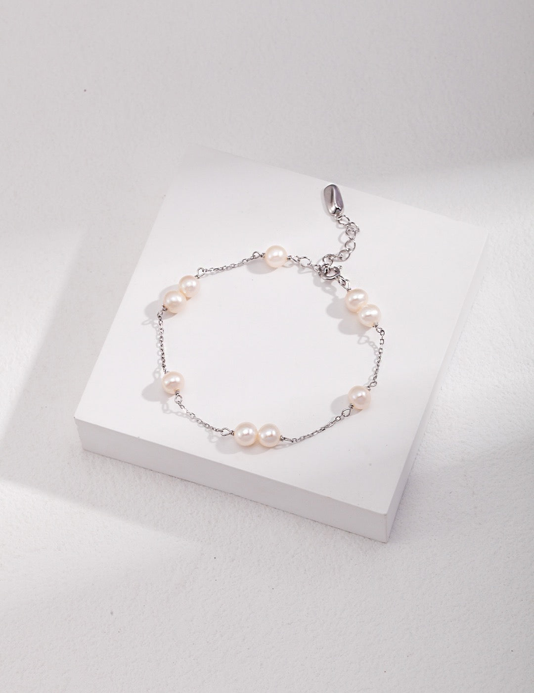 STELLAR SILVER PEARL BRACELET