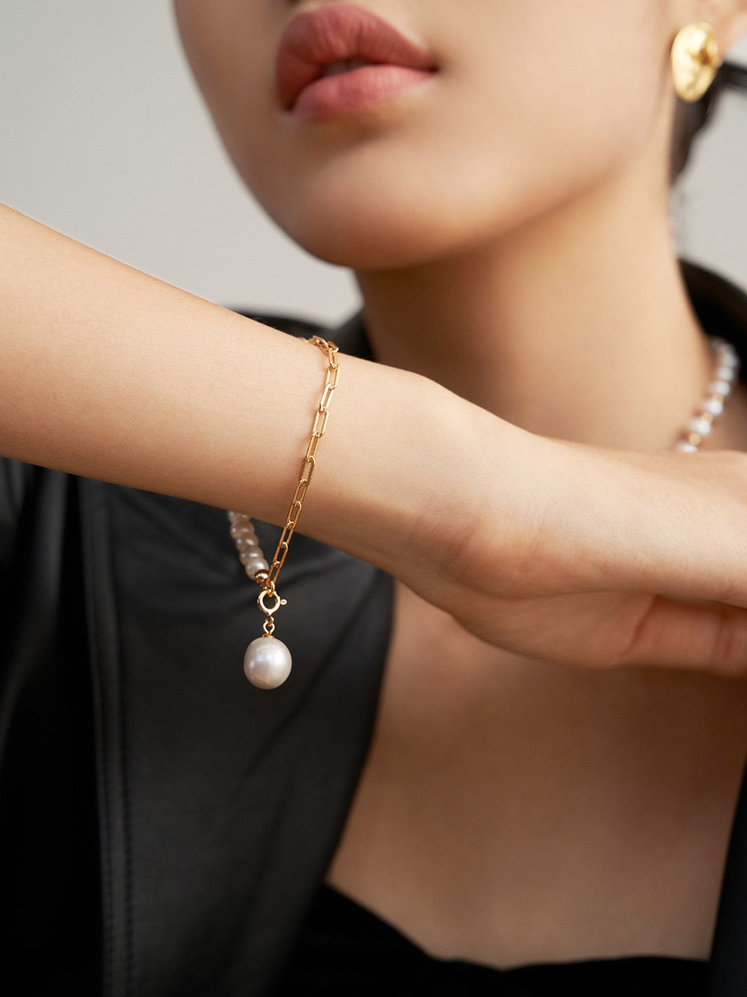 FRENCH STYLE PEARL BRACELET