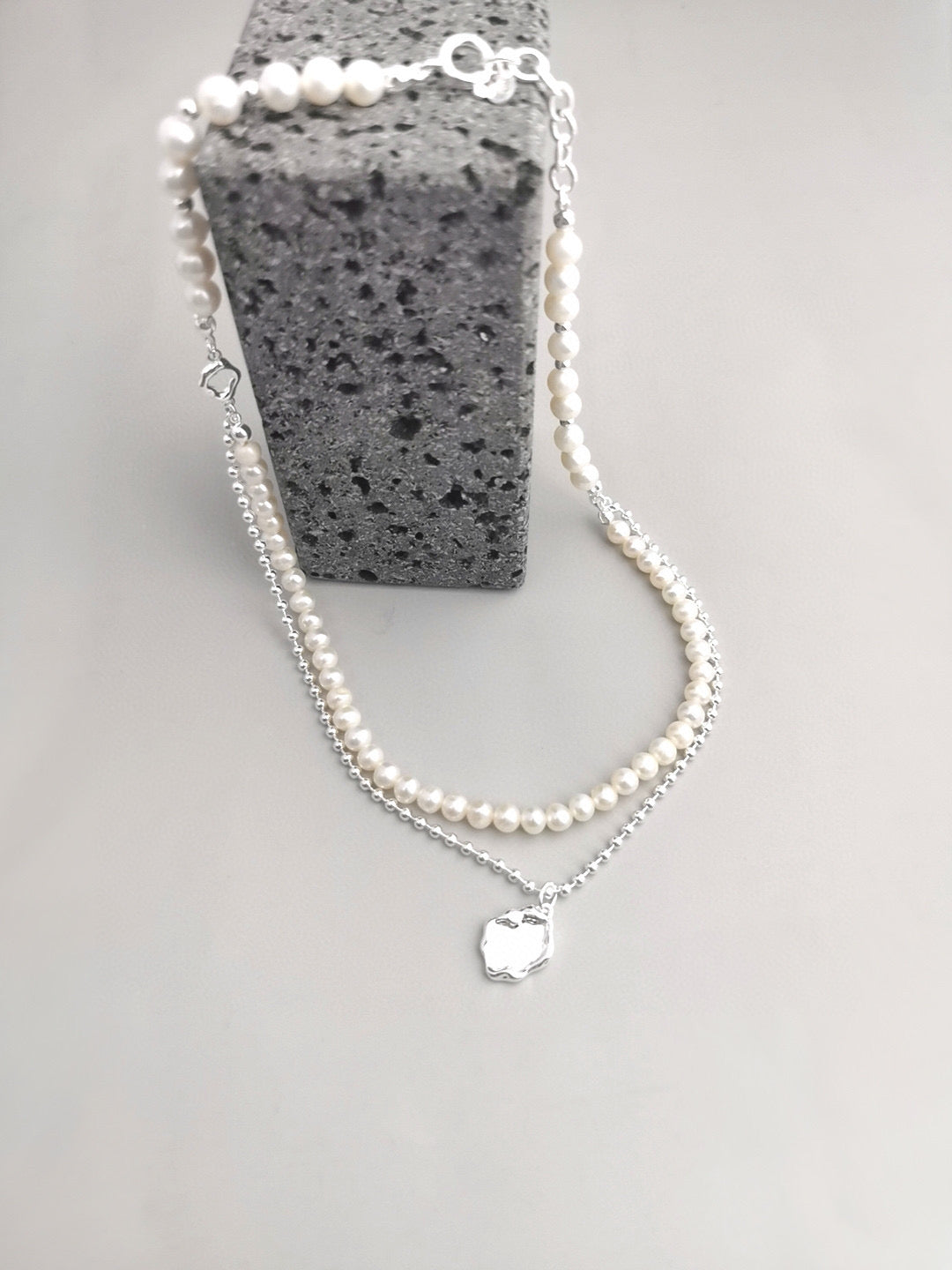 LAKE | PEARL AND SILVER DOUBLE CHAINS NECKLACE