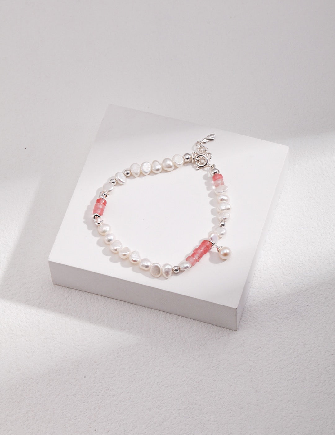 LOVE | IRREGULAR PEARL BRACELET