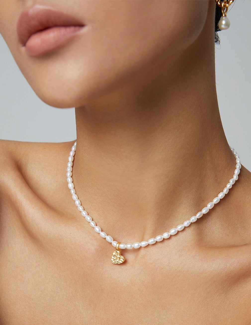 LOVE | SMALL RICE PEARL WITH HEART NECKLACE