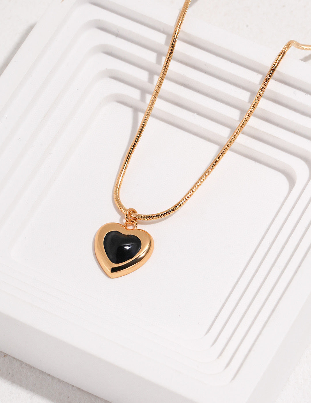 BLACK DRIPPING GLAZE HEART NECKLACE